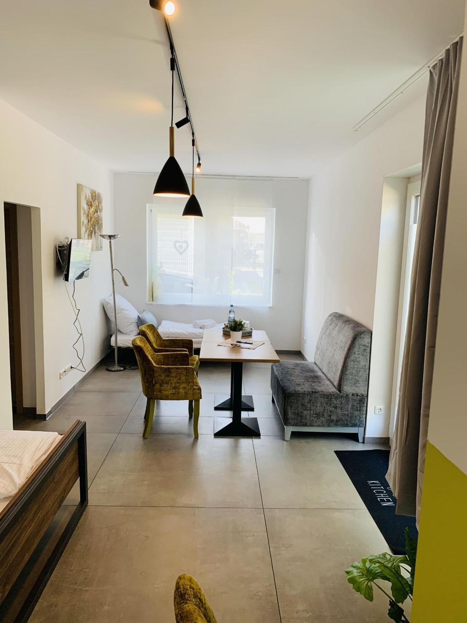 Gaeste Und Messezimmer Adelheidsdorf Luaran gambar